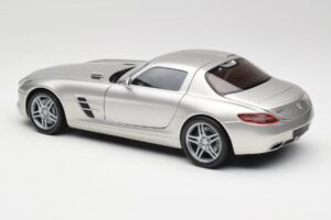 Mercedes SLS AMG C197 Matt Argent Minichamps 1:18 100039029 Métal Moulé — image 7 sur 8