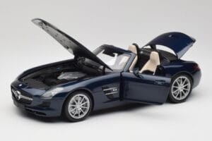 Mercedes SLS AMG R197 Roadster South Seas Bleu Minichamps 1:18 100039031 Métal Moulé — image 2 sur 8