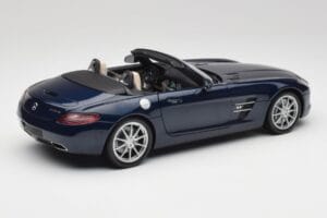 Mercedes SLS AMG R197 Roadster South Seas Bleu Minichamps 1:18 100039031 Métal Moulé — image 3 sur 8