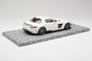 Mercedes Brabus SLS AMG 700 Biturbo Pearl Blanc Minichamps 1:18 107032020 Métal Moulé — image 2 sur 6