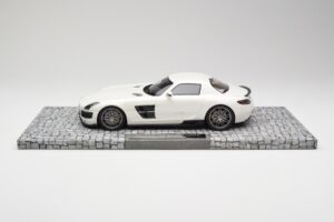 Mercedes Brabus SLS AMG 700 Biturbo Pearl Blanc Minichamps 1:18 107032020 Métal Moulé — image 3 sur 6