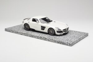 Mercedes Brabus SLS AMG 700 Biturbo Pearl Blanc Minichamps 1:18 107032020 Métal Moulé — image 4 sur 6