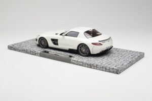 Mercedes Brabus SLS AMG 700 Biturbo Pearl Blanc Minichamps 1:18 107032020 Métal Moulé — image 5 sur 6