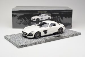 Mercedes Brabus SLS AMG 700 Biturbo Pearl Blanc Minichamps 1:18 107032020 Métal Moulé — image 6 sur 6