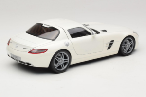 Mercedes SLS AMG Designo Mystic White Museum Edition Minichamps 1:18 B66055551 Métal Moulé — image 3 sur 8