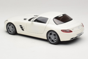 Mercedes SLS AMG Designo Mystic White Museum Edition Minichamps 1:18 B66055551 Métal Moulé — image 7 sur 8