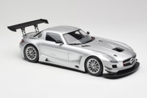 Mercedes SLS AMG GT3 C197 Street Argent Minichamps 1:18 151113100 Métal Moulé — image 4 sur 6
