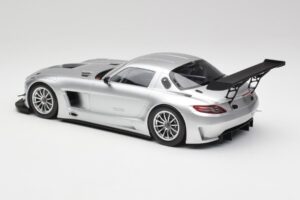 Mercedes SLS AMG GT3 C197 Street Argent Minichamps 1:18 151113100 Métal Moulé — image 5 sur 6