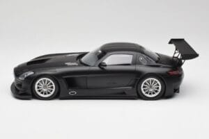 Mercedes SLS AMG GT3 C197 Street Mat Noir Minichamps 1:18 151113101 Métal Moulé — image 3 sur 6