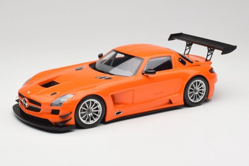 Mercedes SLS AMG GT3 C197 Street Orange Minichamps 1:18 151113105 Métal Moulé
