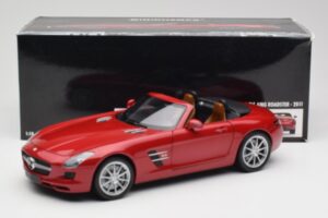 Mercedes SLS AMG R197 Roadster Le Mans Rouge Minichamps 1:18 100039030 Métal Moulé — image 8 sur 8