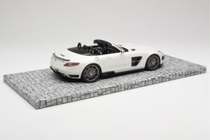 Mercedes Brabus SLS AMG 700 Biturbo Roadster Pearl Blanc Minichamps 1:18 107032130 Métal Moulé — image 2 sur 6