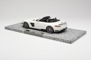 Mercedes Brabus SLS AMG 700 Biturbo Roadster Pearl Blanc Minichamps 1:18 107032130 Métal Moulé — image 5 sur 6