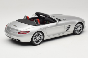 Mercedes SLS AMG Roadster Iridium Argent Minichamps 1:18 B66960078 Métal Moulé — image 3 sur 8