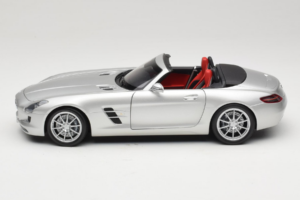 Mercedes SLS AMG Roadster Iridium Argent Minichamps 1:18 B66960078 Métal Moulé — image 4 sur 8