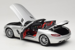 Mercedes SLS AMG Roadster Iridium Argent Minichamps 1:18 B66960078 Métal Moulé — image 5 sur 8