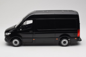 Mercedes Sprinter Noir Norev 1:18 183041 Métal Moulé — image 4 sur 8
