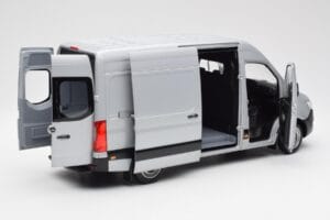 Mercedes Sprinter W907 Argent Norev 1:18 183424 Métal Moulé — image 2 sur 8