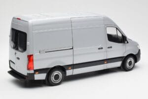Mercedes Sprinter W907 Argent Norev 1:18 183424 Métal Moulé — image 3 sur 8