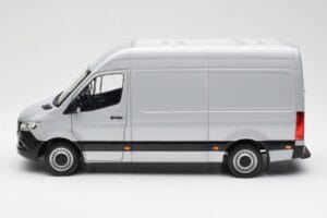 Mercedes Sprinter W907 Argent Norev 1:18 183424 Métal Moulé — image 4 sur 8