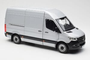 Mercedes Sprinter W907 Argent Norev 1:18 183424 Métal Moulé — image 6 sur 8