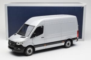 Mercedes Sprinter W907 Argent Norev 1:18 183424 Métal Moulé — image 8 sur 8