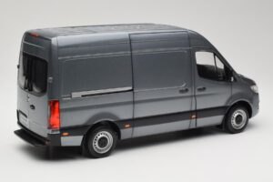 Mercedes Sprinter W907 Fourgon Selenite Grey Metallic Norev 1:18 B66004163 Métal Moulé — image 3 sur 8