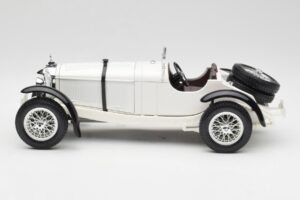 Mercedes SSKL Blanc Bburago 1:18 3002 Métal Moulé — image 4 sur 8