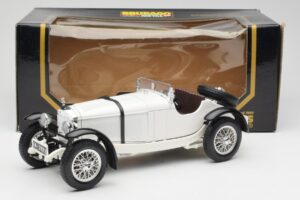 Mercedes SSKL Blanc Bburago 1:18 3002 Métal Moulé — image 8 sur 8