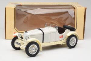 Mercedes SSKL Blanc & Crème Bburago 1:18 3002-M1 Métal Moulé — image 6 sur 6