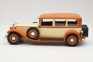 Mercedes Type Nurburg W08 460/460K Beige MCG 1:18 MCG18034 Métal Moulé — image 3 sur 6