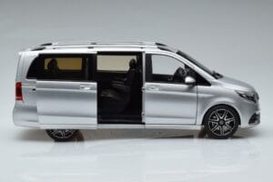 Mercedes V-Class V260 AMG Line Argent Norev 1:18 183871 Métal Moulé — image 4 sur 10
