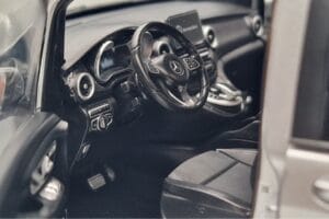 Mercedes V-Class V260 AMG Line Argent Norev 1:18 183871 Métal Moulé — image 8 sur 10