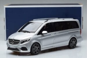 Mercedes V-Class V260 AMG Line Argent Norev 1:18 183871 Métal Moulé — image 10 sur 10