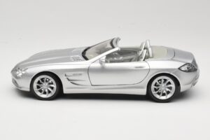 Mercedes Vision SLR Roadster Argent Maisto 1:18 B66962107 Métal Moulé — image 4 sur 8