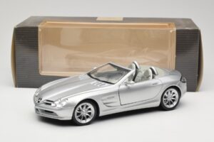 Mercedes Vision SLR Roadster Argent Maisto 1:18 B66962107 Métal Moulé — image 8 sur 8