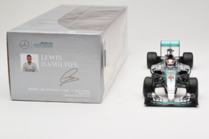 Mercedes W06 #44 L. Hamilton Mercedes AMG Petronas United States Grand Prix Winner World Champion 2015 Minichamps 1:18 110150 — image 6 sur 7