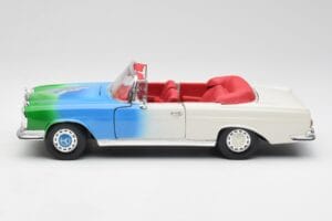 Mercedes 280SE W108 Tricolor Maisto 1:18 56014 Métal Moulé — image 4 sur 8
