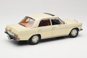 Mercedes W115 Strich 8 Crème Sun Star 1:18 4581 Métal Moulé — image 3 sur 8