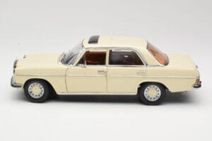 Mercedes W115 Strich 8 Crème Sun Star 1:18 4581 Métal Moulé — image 4 sur 8