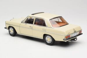 Mercedes W115 Strich 8 Crème Sun Star 1:18 4581 Métal Moulé — image 7 sur 8