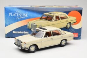 Mercedes W115 Strich 8 Crème Sun Star 1:18 4581 Métal Moulé — image 8 sur 8