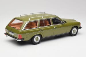 Mercedes W123 200T Cypress Vert BoS Models 1:18 BOS008 Métal Moulé — image 2 sur 6