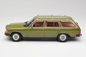 Mercedes W123 200T Cypress Vert BoS Models 1:18 BOS008 Métal Moulé — image 3 sur 6