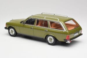 Mercedes W123 200T Cypress Vert BoS Models 1:18 BOS008 Métal Moulé — image 5 sur 6