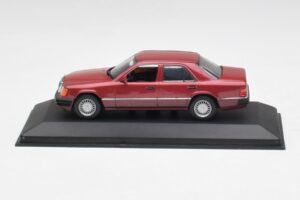 Mercedes 300D W124 Rouge Minichamps 1:43 3209 Métal Moulé