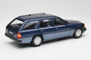 Mercedes 300D W124 T-Modell Nautical Bleu Norev 1:18 183962 Métal Moulé — image 3 sur 8