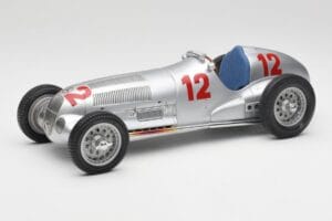 Mercedes W125 #12 R. Caracciola Grand Prix 1937 CMC 1:18 M-052 Métal Moulé