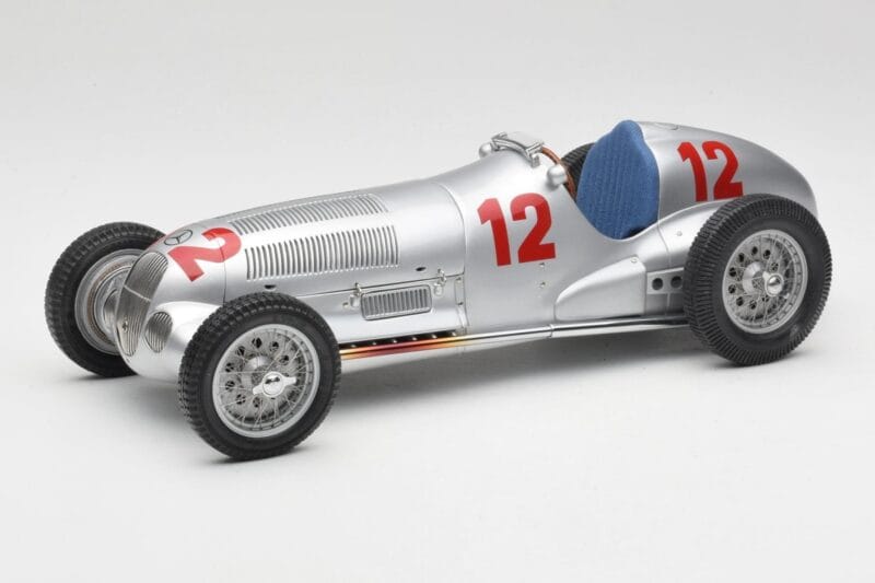 Mercedes W125 #12 R. Caracciola Grand Prix 1937 CMC 1:18 M-052 Métal Moulé