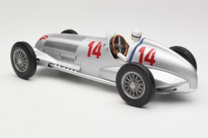Mercedes W125 #14 Daimler-Benz AG M. von Brauchitsch 2nd Place German GP 1937 Minichamps 1:18 155373114 Métal Moulé — image 5 sur 6